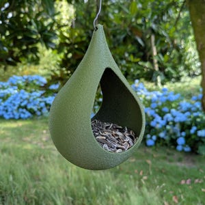 Mangeoire à oiseaux à suspendre en forme de goutte d'eau effet strié décoration de jardin et intérieur minimaliste, fait main, décoration 3D