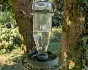 Hängender Vogelfutterspender für 1-Liter-Saftflaschen aus Glas T048, zum Aufschrauben, in sich geschlossen, rund, umweltfreundlich, L'Atoll
