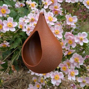 Hängendes Vogelfutterhaus in Tropfenform mit gerippter Oberfläche, minimalistische Garten- und Innendekoration, handgefertigt, 3D-Dekoration