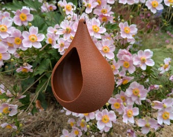 Hängendes Vogelfutterhaus in Tropfenform mit gerippter Oberfläche, minimalistische Garten- und Innendekoration, handgefertigt, 3D-Dekoration