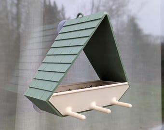 Minimalistischer, dreieckiger Fenstervogelfutterspender in Form einer Tanne mit zweifarbigem Saugnapf, Dekoration für Kindergärten