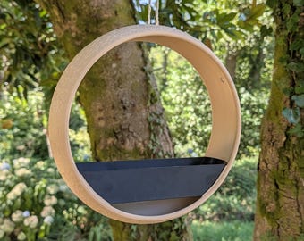 Originelles Gartenvogelhaus mit Futter-, Tränke- und Badefunktion, hängendes oder wandmontiertes Modell „The Ring“ mit modernem, zeitgenössischem Hammerschlag-Effekt.