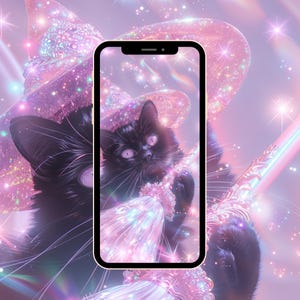 Puede incluir: Un gato negro con un sombrero de bruja rosa brillante y sosteniendo una escoba rosa brillante. El gato está mirando a la cámara. El fondo es un degradado rosa y morado con brillo y estrellas.