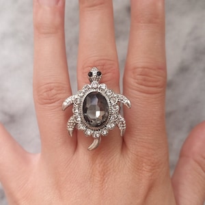 Tortuga con Anillo Ajustable de Piedras
