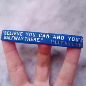 Motywujący cytat Believe Blue Bransoletka