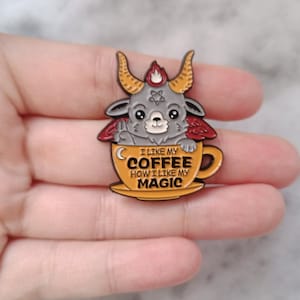 Black Magic y Black Coffee Joke Esmalte Pin