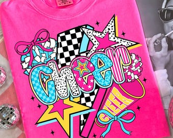 Cheer Png, Camiseta de mamá de porrista preppy para sublimación, Porrista coqueta Png, Pompón de lazo a cuadros colorido Png, Temporada de porristas Png, Espíritu de equipo Png