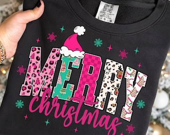 Kokette frohe Weihnachten Png, rosa Leopard-Weihnachtsbaum Png, kariertes Weihnachten Varsity-Shirt Design, Retro Weihnachtssublimation, Rentier