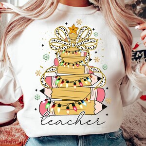 Kerstpotloodboom leraar png, leraar coquette boog png, leraar kerstshirt ontwerp, cadeau voor leraar, vrolijke leraar png