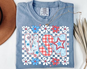 Preppy USA PNG, Coquette 4 juli-skjortdesign, Flickig patriotisk sublimering, Röd vit blå blommig amerikansk rosett Clipart PNG