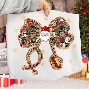 Julsjuksköterska med stetoskop png, kokett sjuksköterska med julrosé png, god jul png, retro jultomtensjuksköterska med sublimering, skolsjuksköterska png