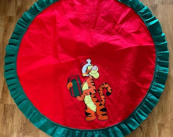 Saia de árvore de Natal vintage da Disney com o Tigrão do Ursinho Pooh em feltro vermelho e verde, 137 cm (54 polegadas)