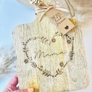 Graviertes Holzbrett Mama Dekobrett Geschenk Muttertagsgeschenk Holzdeko Brett mit Spruch Mama Gravur Muttertag Mothersday Küchenbrett Bild 1