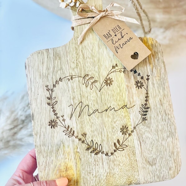 Graviertes Holzbrett "Mama" Dekobrett  Geschenk Muttertagsgeschenk Holzdeko Brett mit Spruch Mama Gravur Muttertag Mothersday Küchenbrett