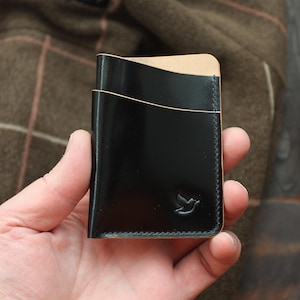 Cartera de piel de cordobán con concha, tarjetero de piel, cartera para hombre, cartera minimalista, cartera personalizada, cartera pequeña, cartera fina, cartera hecha a mano.