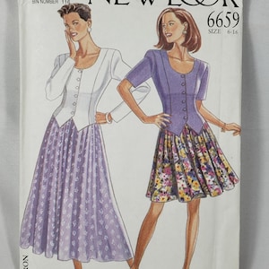 Könnte beinhalten: Eine New Look 6659 Schnittmusterhülle für die Größen 6-16. Die Vorderseite zeigt Illustrationen von zwei Outfits: eine weiße langärmelige Jacke mit einem langen violetten Blumenrock und eine violette kurzärmelige Jacke mit einem kürzeren, bunten Blumenrock.