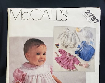 McCalls 2797 Schnittmuster für Baby Kleid, Pumphose, Trägerkleid, Mütze und Strampler Größen nb bis großen UNCUT FF OOP vintage