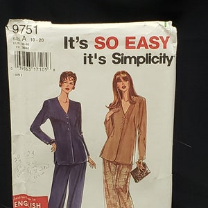 以下が含まれることがあります： ブレザーとパンツの裁縫パターン。パターンはサイズ10〜20。パターンはシンシティ製で、「It's SO EASY it's Simplicity」と呼ばれています。