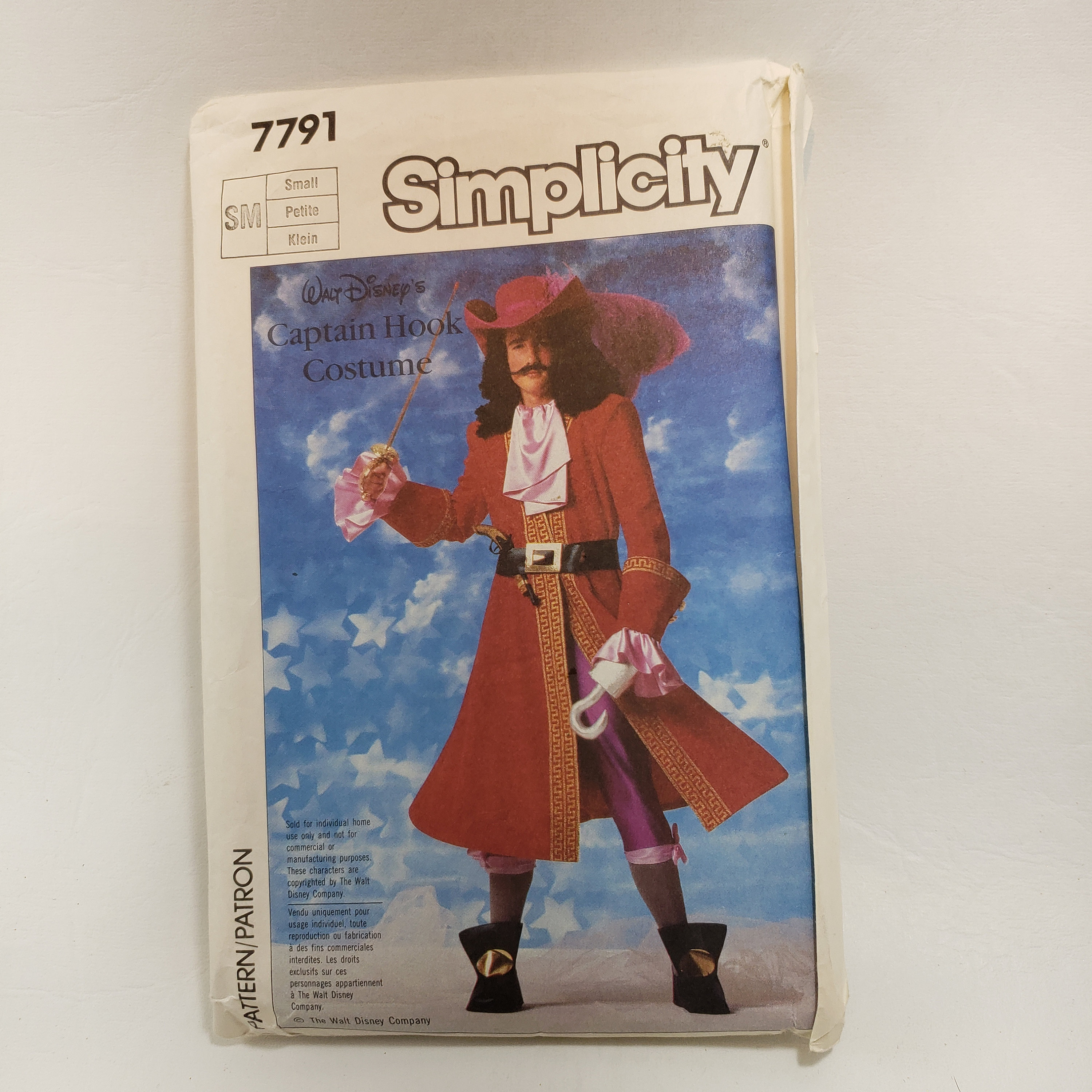 Simplicity 7791 Adults & Boys and Girls captain Hook Costume Size Small  32-34 Chest UNCUT FF -  Canada