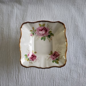 Royal Albert American Beauty bon bon (tidbit) dish