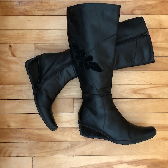 90s Knee-high Leather Boots, beautiful suede flor… - image 1