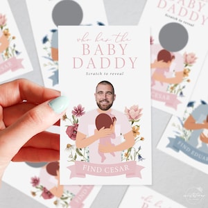 Könnte beinhalten: Eine Rubbelkarte für eine Babyparty mit dem Text "Who has the Baby Daddy?" und "Scratch to reveal." Die Karte zeigt eine Illustration eines Mannes, der ein Baby hält, umgeben von Blumen. Der Text "Find Cesar" befindet sich auf einem Banner.