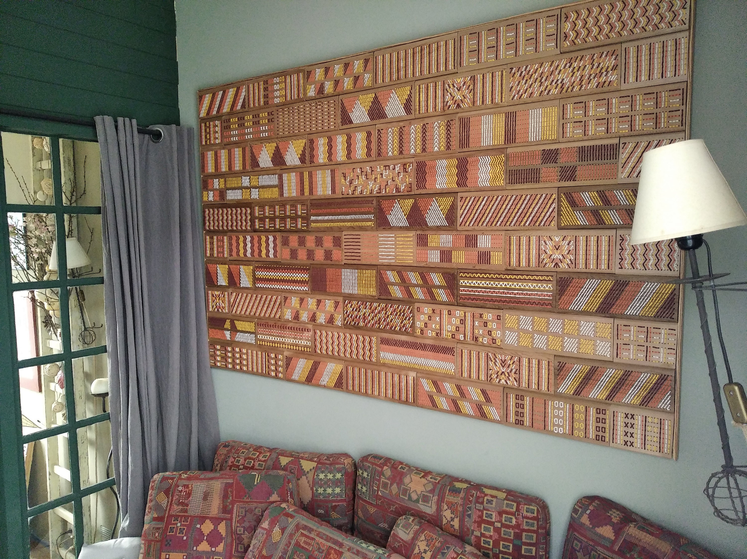 Panneau Mural Décoratif en Bois Brodé