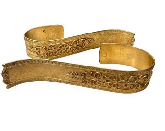 Un antiguo juego de 2 grandes sujetadores de cortinas franceses de bronce dorado estilo Napoleón III con volutas, circa 1870-80.