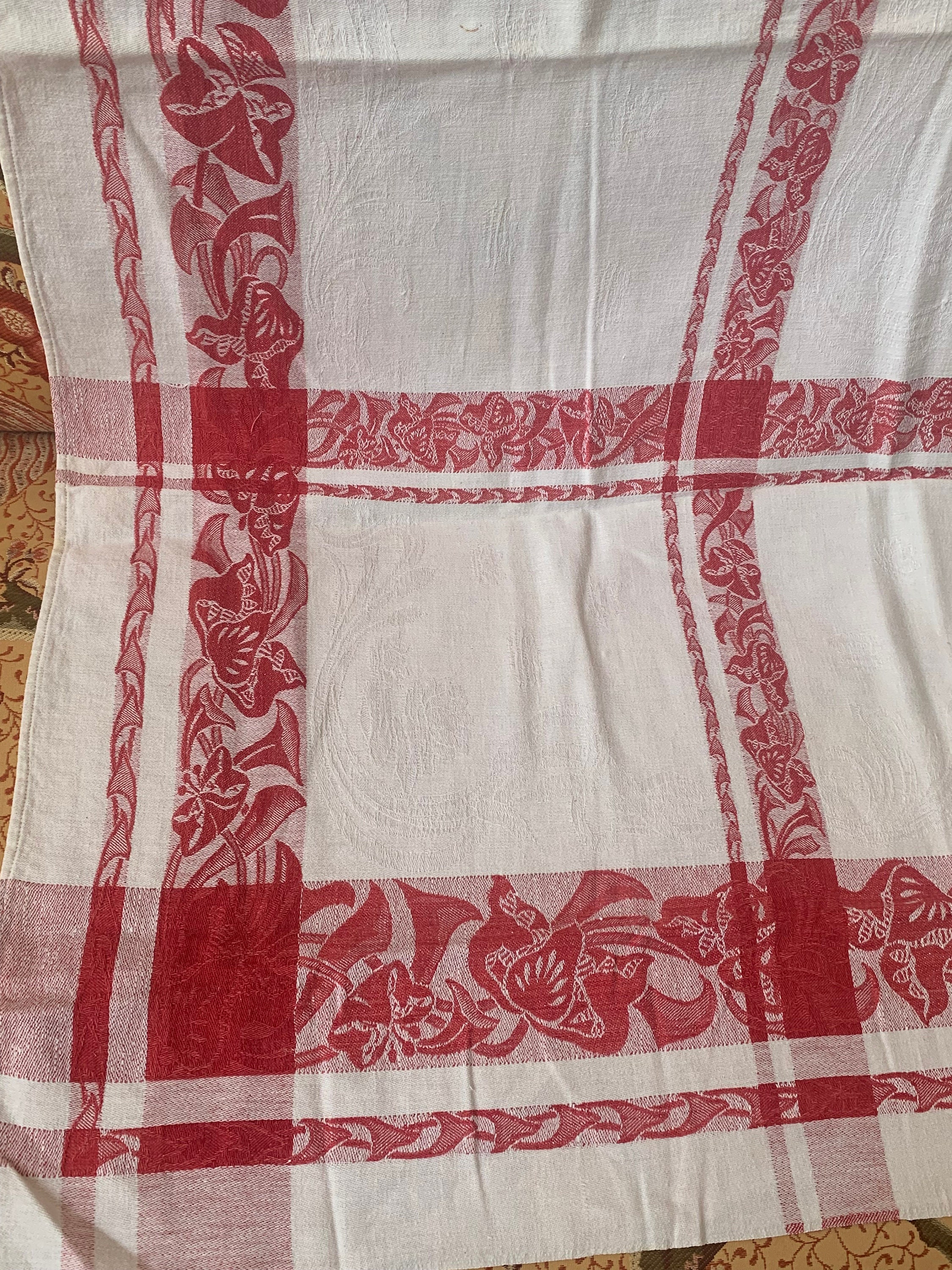 ANCIENNE NAPPE DAMASSÉ lin/soie 147x224 cm avec monogramme JS / TBE EUR ANCIENNE NAPPE DAMASSÉ lin/soie 147x224 cm avec monogramme JS / TBE EUR