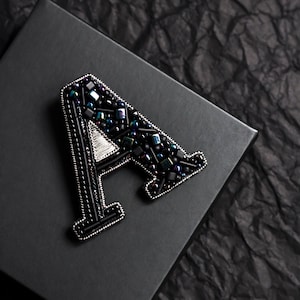 Broche hecho a mano con bordado de cuentas, joyería de regalo