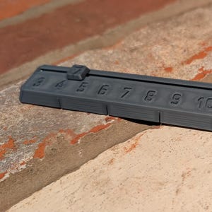 To-hit number tracker compatible with Battletech tabletop miniatures game STL ONLY for COMMERCIAL use