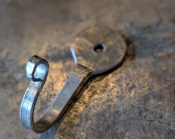Horseshoe nail hooks
