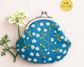 May include: A blue embroidered coin purse with a silver clasp, featuring a floral design of white daisies and green stems. The text on the cover reads "Star Light Embroidery Notebook". The finished size is approximately 10 cm x 10 cm.