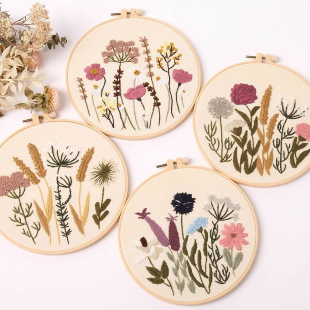 4 kits de bordado para principiantes, incluyendo tela de bordado impresa  con patrones de flores, 4 anillos de bordado de plástico, 1 par de tijeras