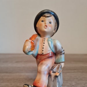 ZELDZAAM vintage verzamelobject Goebel Hummel-beeldje 11 2/0 Merry Wanderer TMK3 7 knoppen versie
