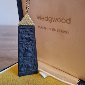Vintage Wedgwood Black Basalt Jasperware Egyptian Obelisk Pendant Necklace in Original Box