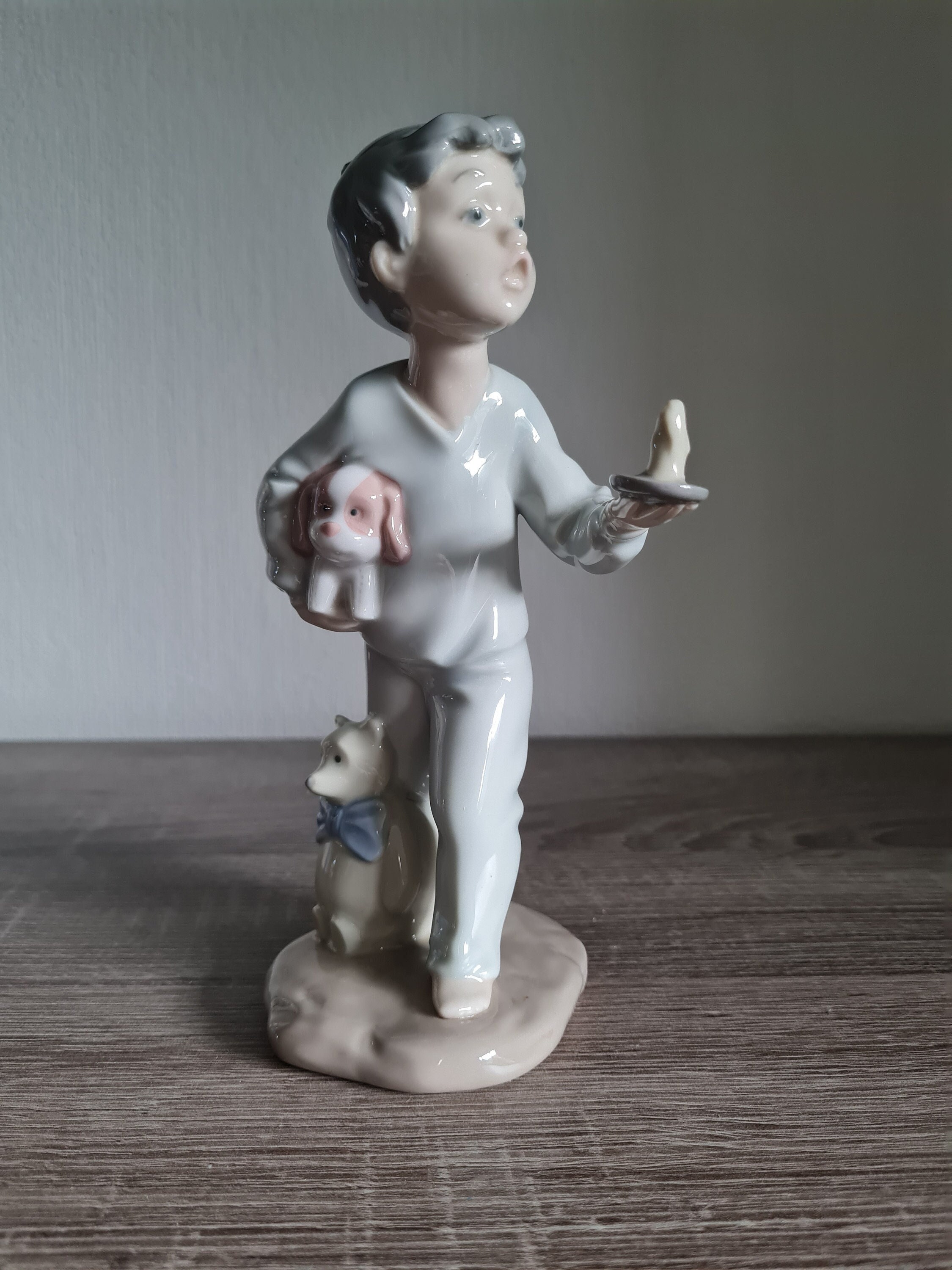 LLADROリヤドロNAO少女置物陶器人形フィギュア スペイン リヤドロ LLADRO NAO Girl With Puppy(子犬を抱く少女