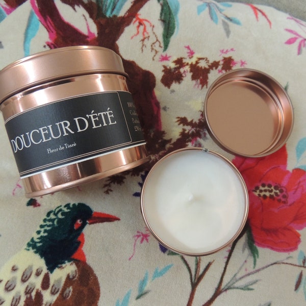 Douceur d'été : fleur de tiaré. bougie artisanale parfumée à la cire de soja, soy candle handmade