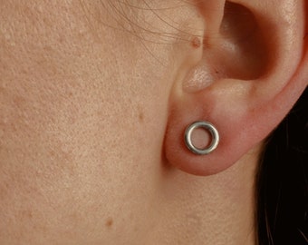 Zilveren minimalistische cirkel Stud Earring, zilveren ronde Studs, Circle Stud Oorbellen, sierlijke zilveren cirkels