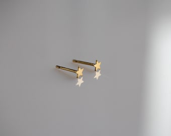 Orecchini a stella con riempimento in oro 14 k, orecchini a stella piccolissimi, orecchini a stella minimali