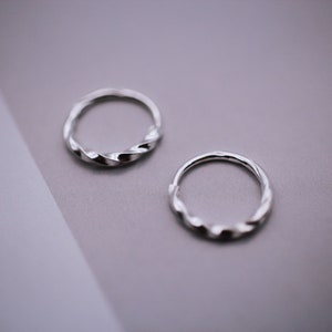 Créoles en argent 9 mm, boucles d'oreilles créoles en argent sterling 925 très fines, mini créoles 9 mm, Huggie minimaliste, délicat, mini créoles, créoles en argent éthique image 3