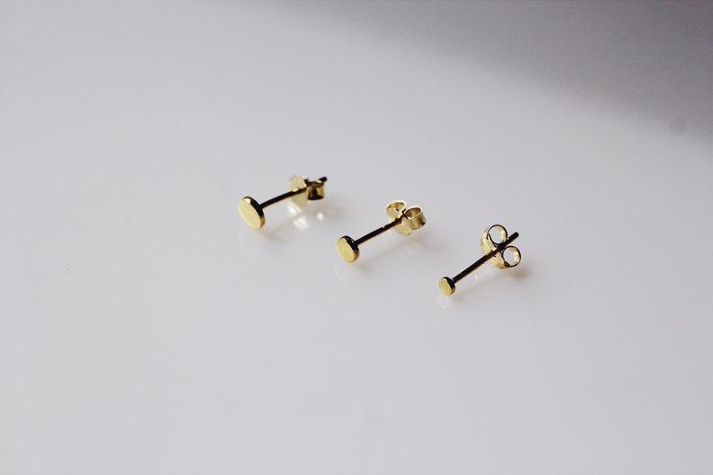 Gold Kreis Ohrstecker 2mm 3mm 4mm, 925 Sterling Silber Goldene Scheibe Ohrstecker, Minimalist Disc Ohrstecker, kleine Kreise Bild 10