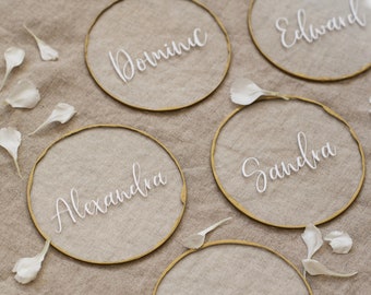 Luxury CIRCULAR PLACE CARDS, Clear acrylic gold edged discs, Minimal perspex circle coaster tags, Elegant round place names, Glamour wedding