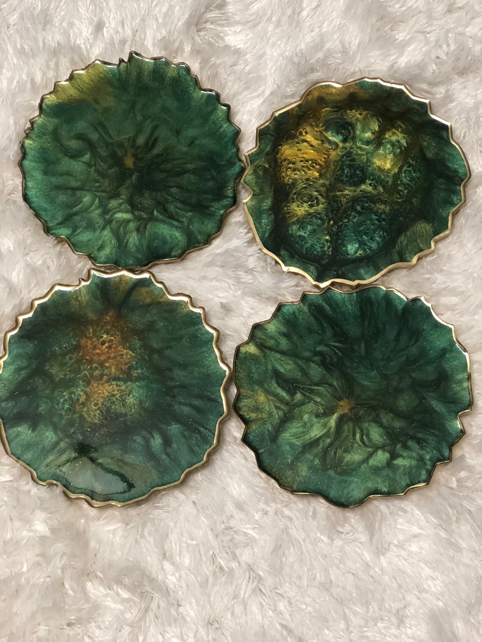 Emerald green Coaster with elegant gold edges to decorate your Etsy