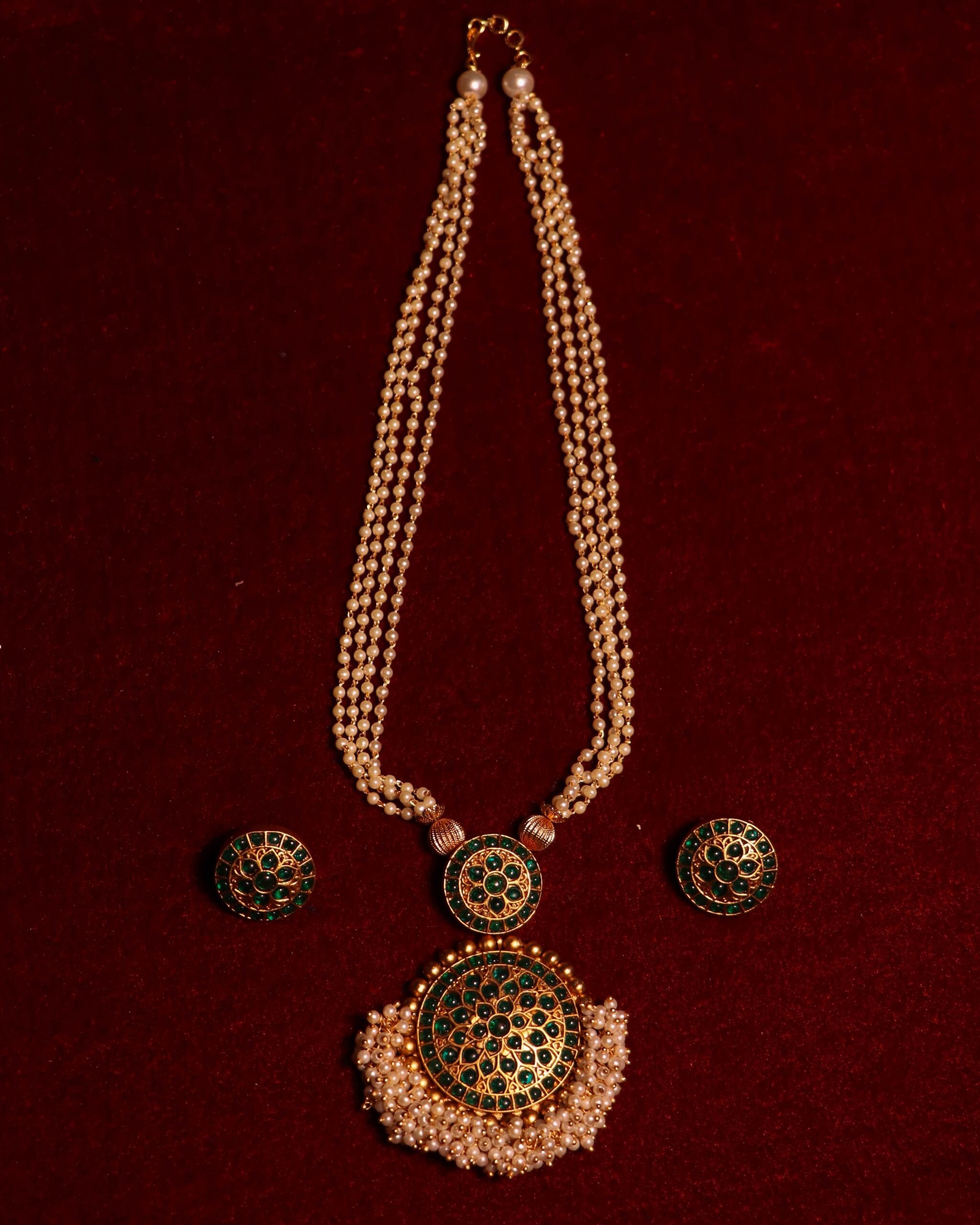 Traditional Pearl Mala With Kemp Stones 