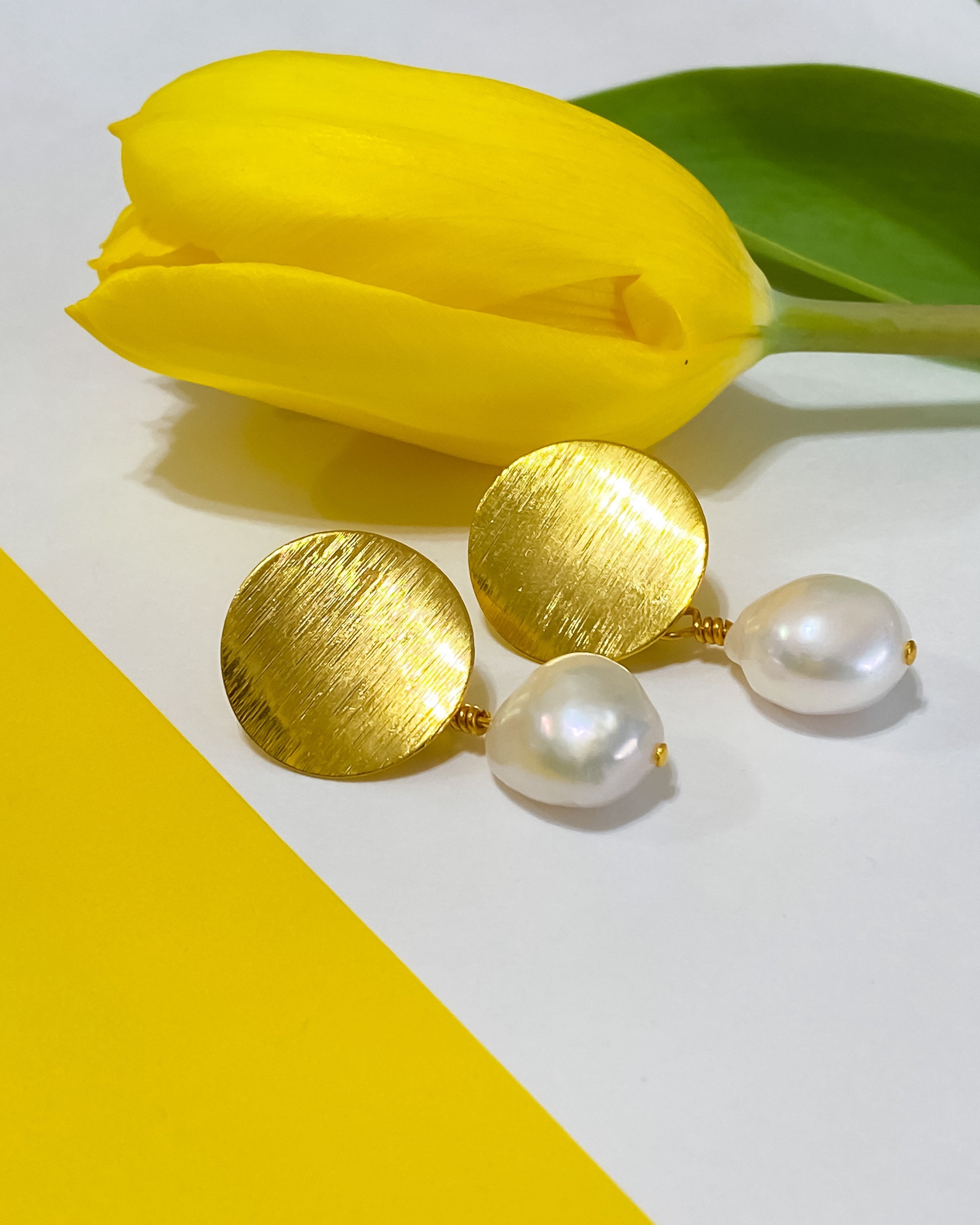 Baroque Pearl Stud Gold Earrings Etsy 日本