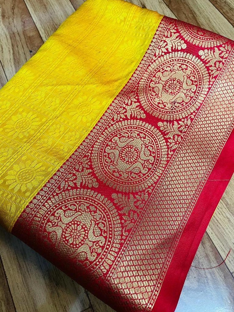 Traditional Kanchipuram Soft Silk Weaving Work Saree With Unstitched Running Blouse For Women