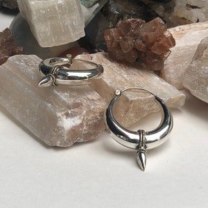 Große spitze Rockabilly Creolen in Sterling Silber - Bali Spike Creolen, Creolen mit Edgy Charm für jeden Tag, Steampunk