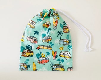 Waterproof bag for wet swimsuit in green coated cotton fabric with van and surf patterns