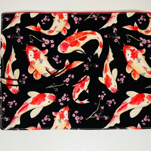 Trousse à pinceaux en tissu coton noir et carpes koi intérieur rouge image 2